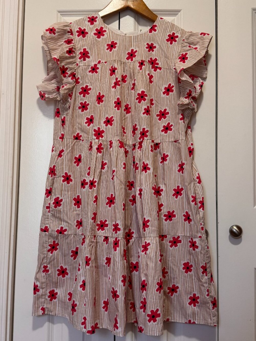 En Saison Large Floral Tiered Mini Dress Tan Cream Stripe Flutter Sleeve L